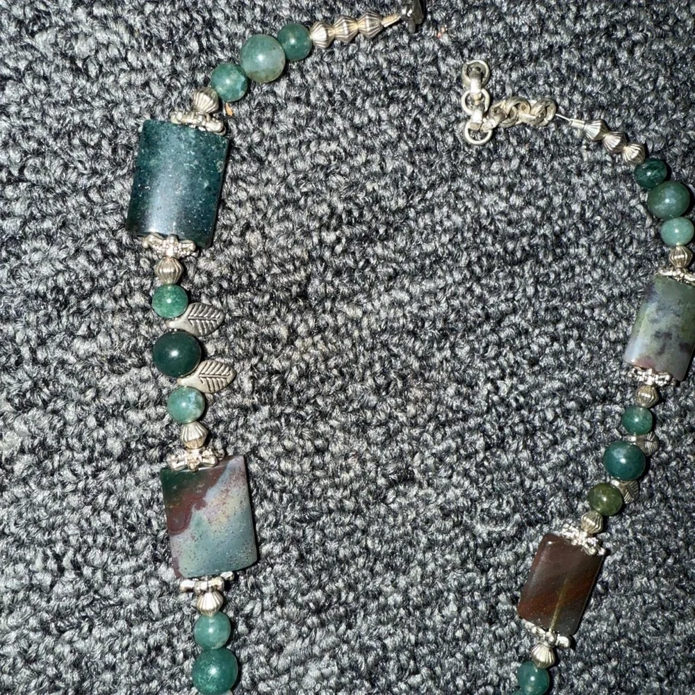 Gorgeous Vintage Elegant Green Agate Stone Necklace - Picture 4 of 4